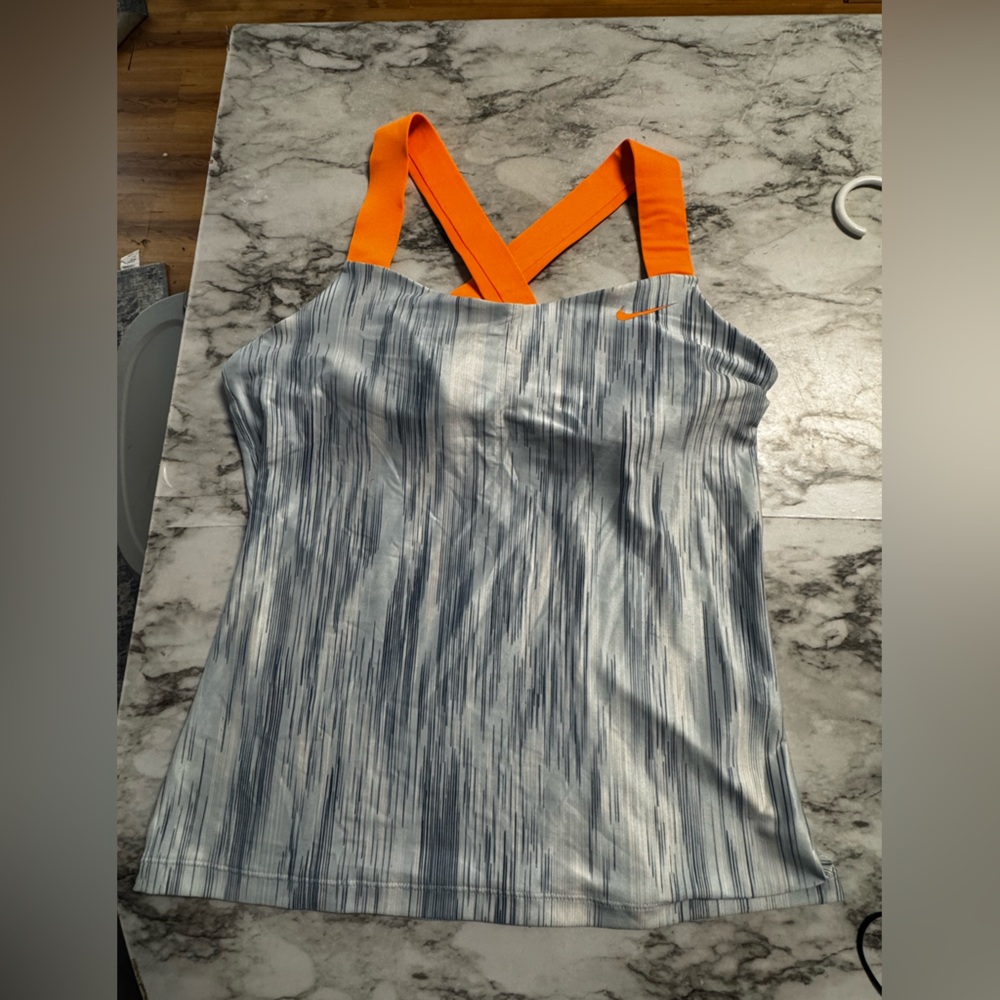 Nike Dri Fit Women’s Athletic Top - Size Large - built in shelf bra